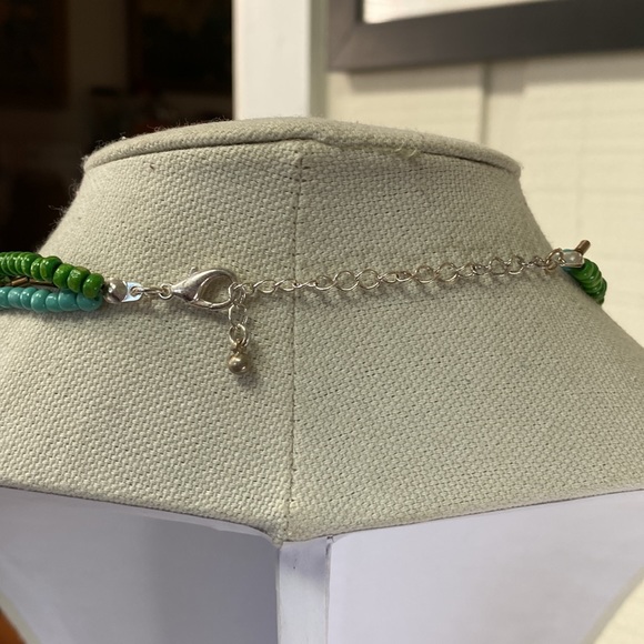 Large shiny silvertone butterfly pendant necklace - Picture 4 of 9